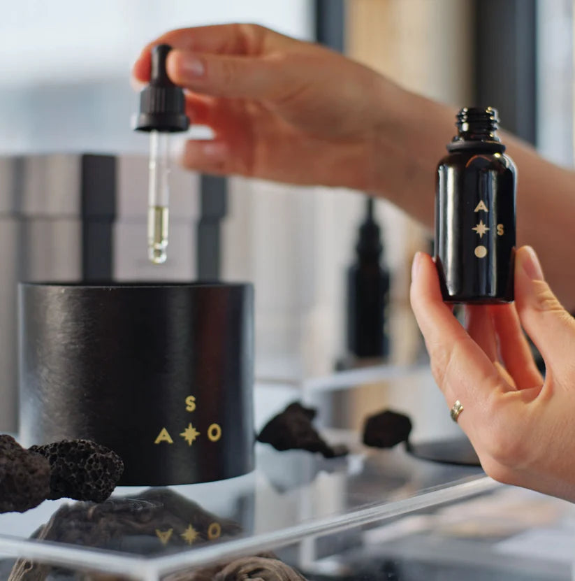 Black Hand-hammered iron vessel
Lava stones
Pure perfume oil 30 ml (alcohol-free)