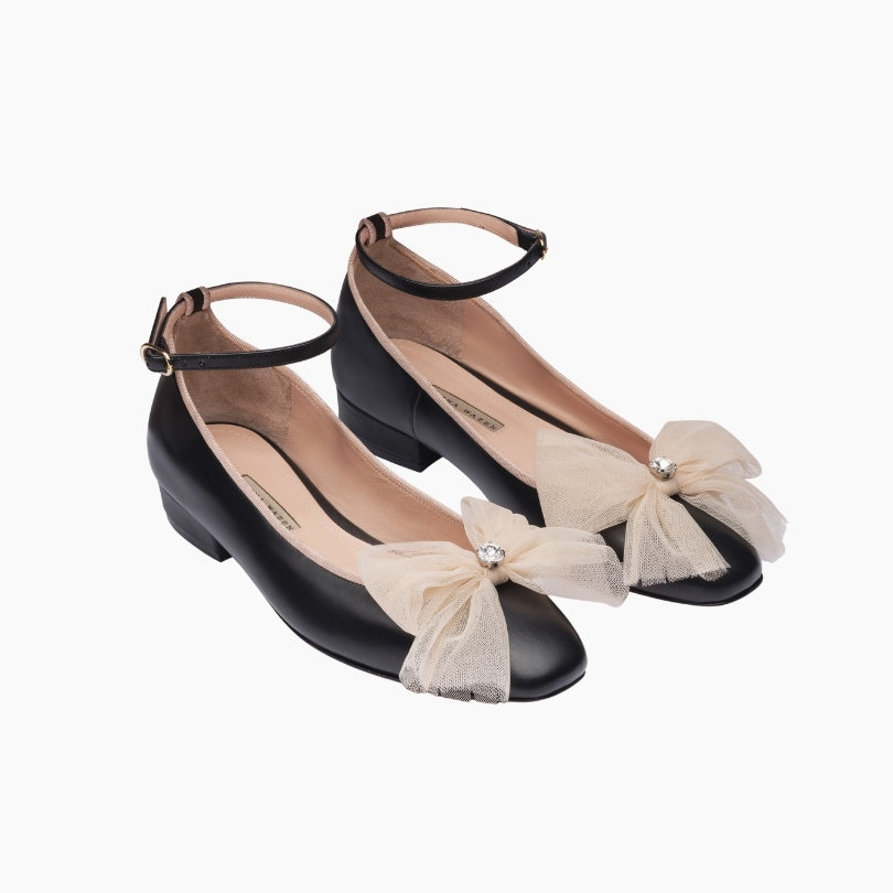 Black shoes with beige bow details