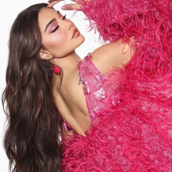 Woman in a pink dress with matchy round earrings