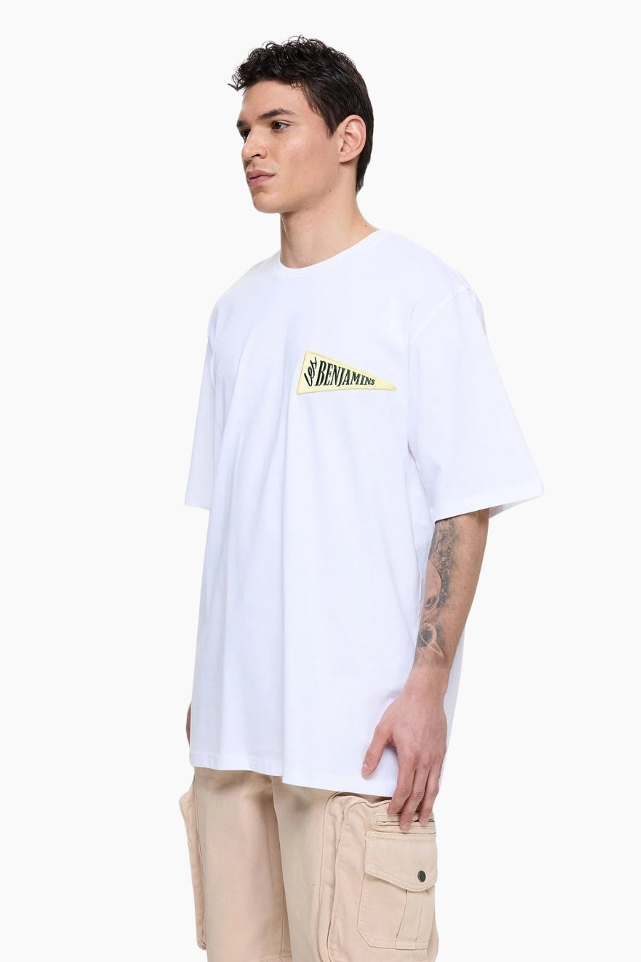 Man wearing a white t-shirt with a logo