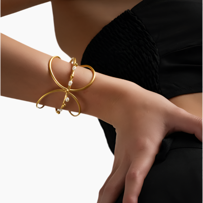 Crowned Elegance Lines Bracelet