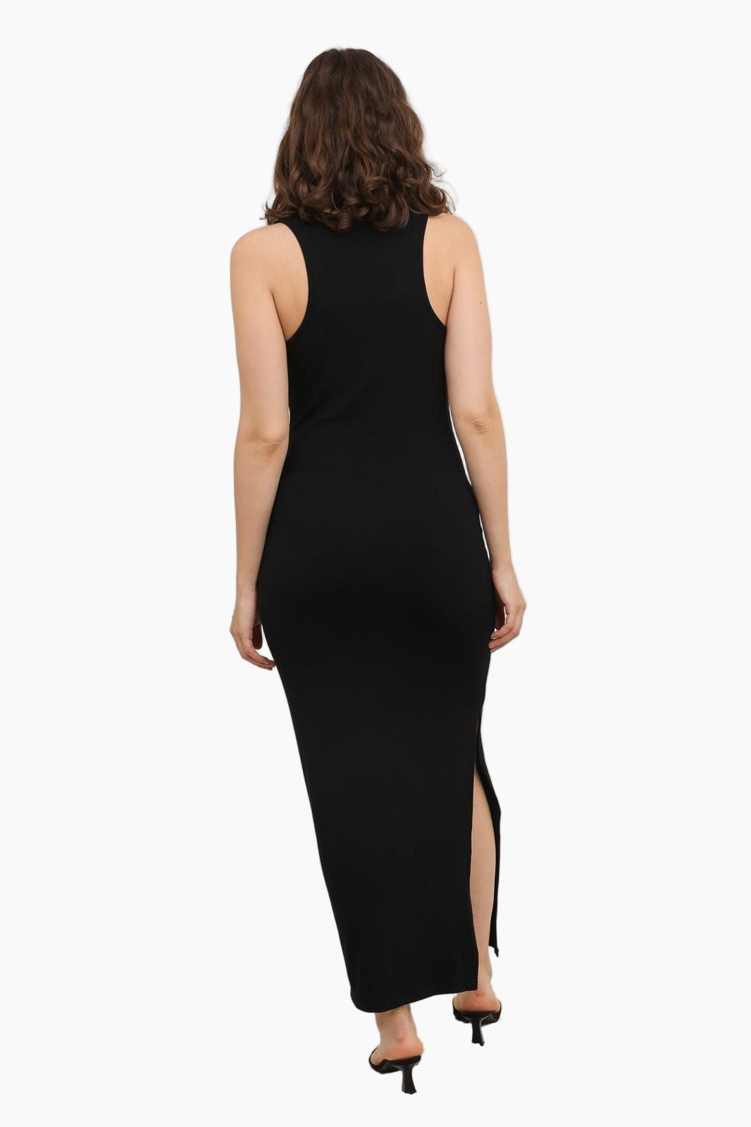 Woman wearing a black sleeveless dress with a slit