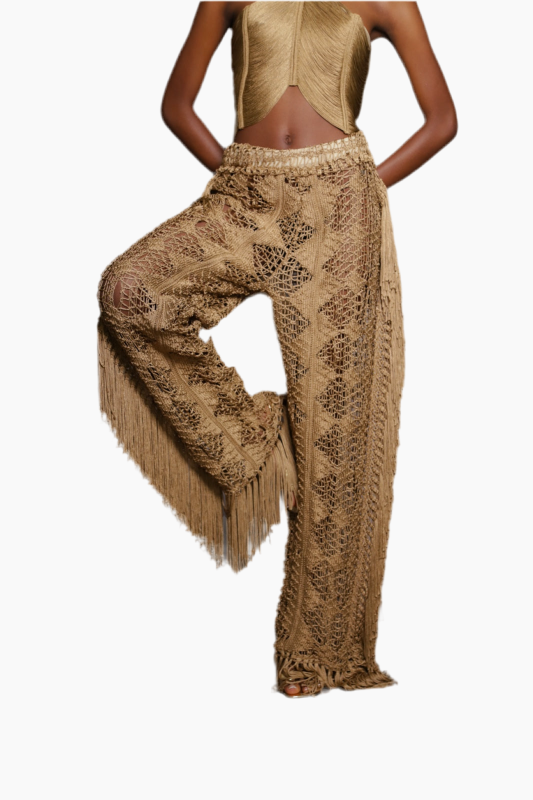 Large textile trousers type mesh, with elastic pretina and fringes that fall delicately along the sides and the wheel, providing a subtle movement to the garment.