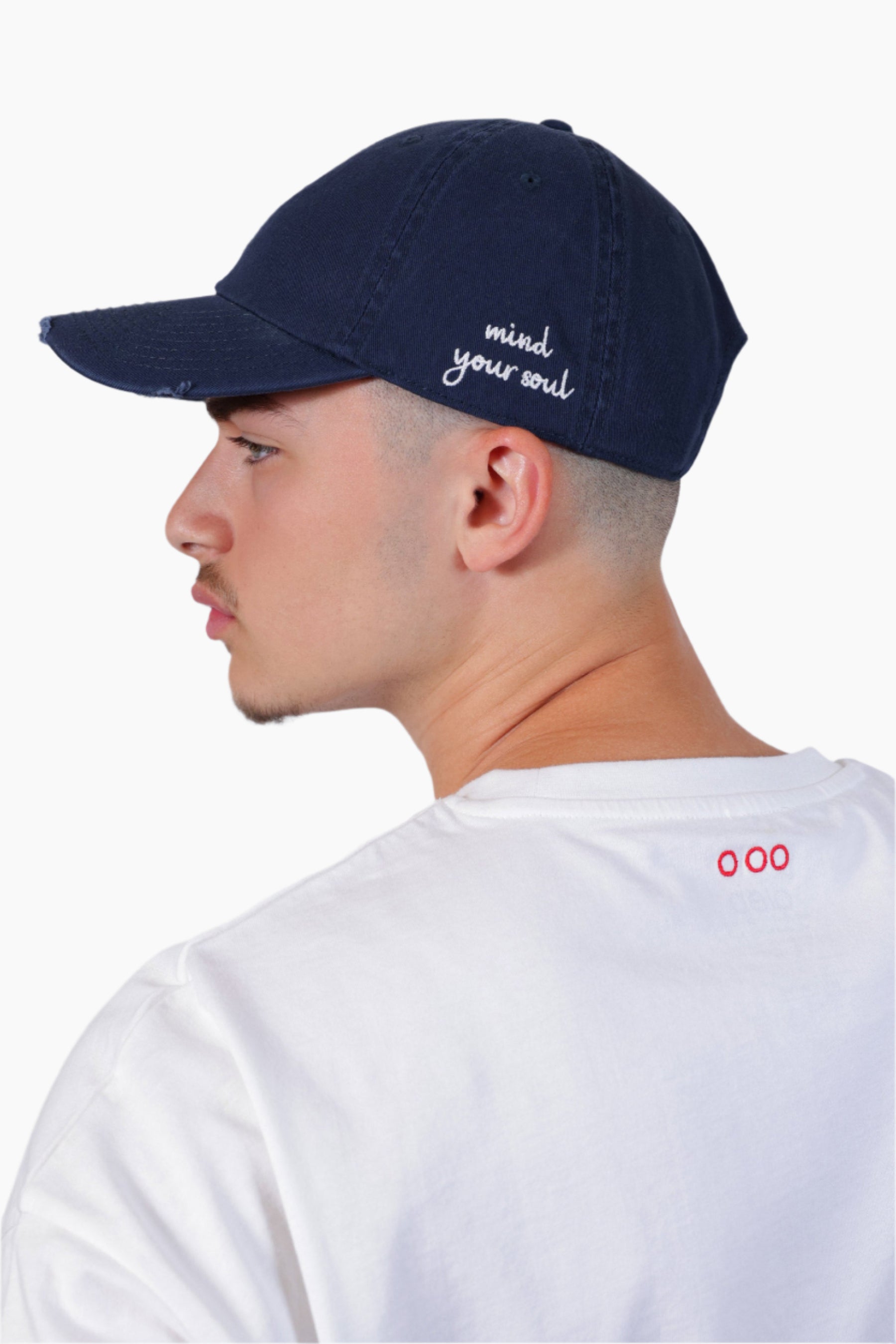 Person wearing a navy blue cap "Mind your Soul" - Unisex Cap