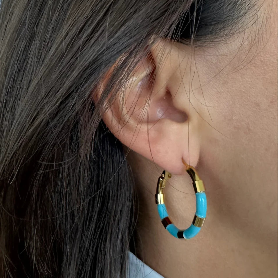 Gold round earrings w/aquamarine