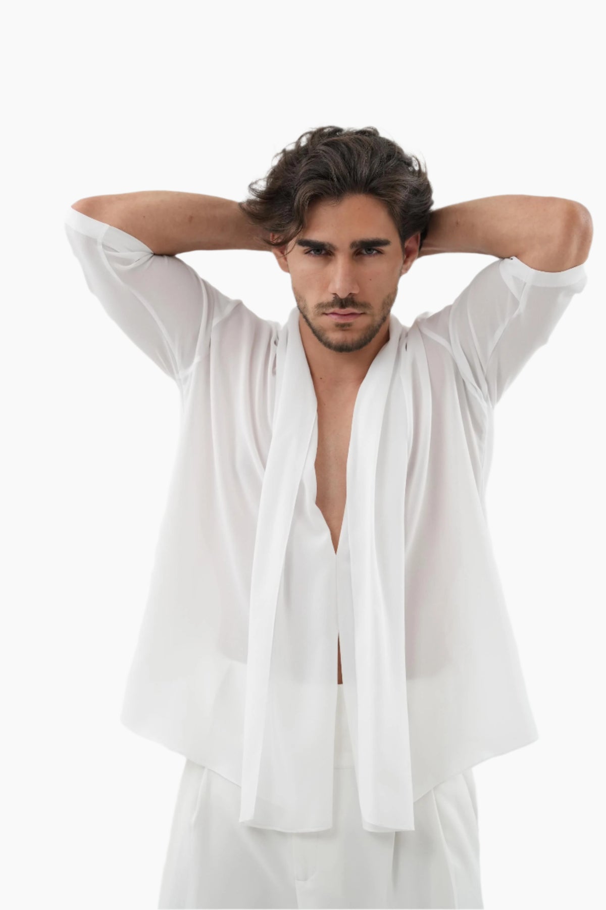 Man wearing a silk white shirt with a collar