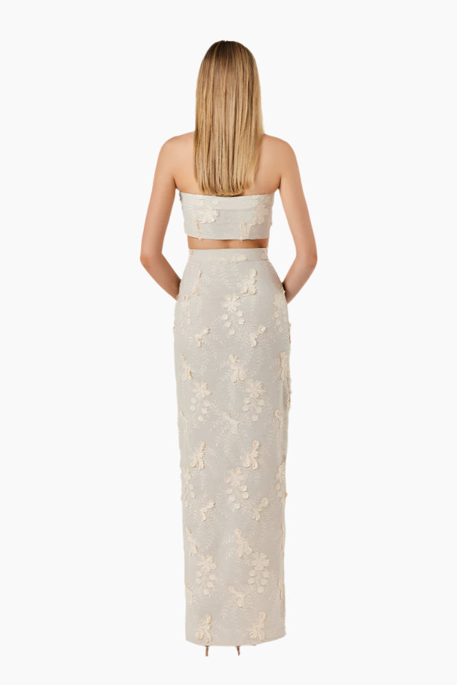 Woman wearing a white lace outfit , Halter-neck cropped top with a side zipper.