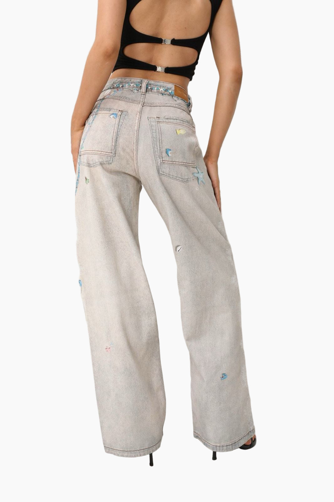 Light-colored jeans with decorative elements