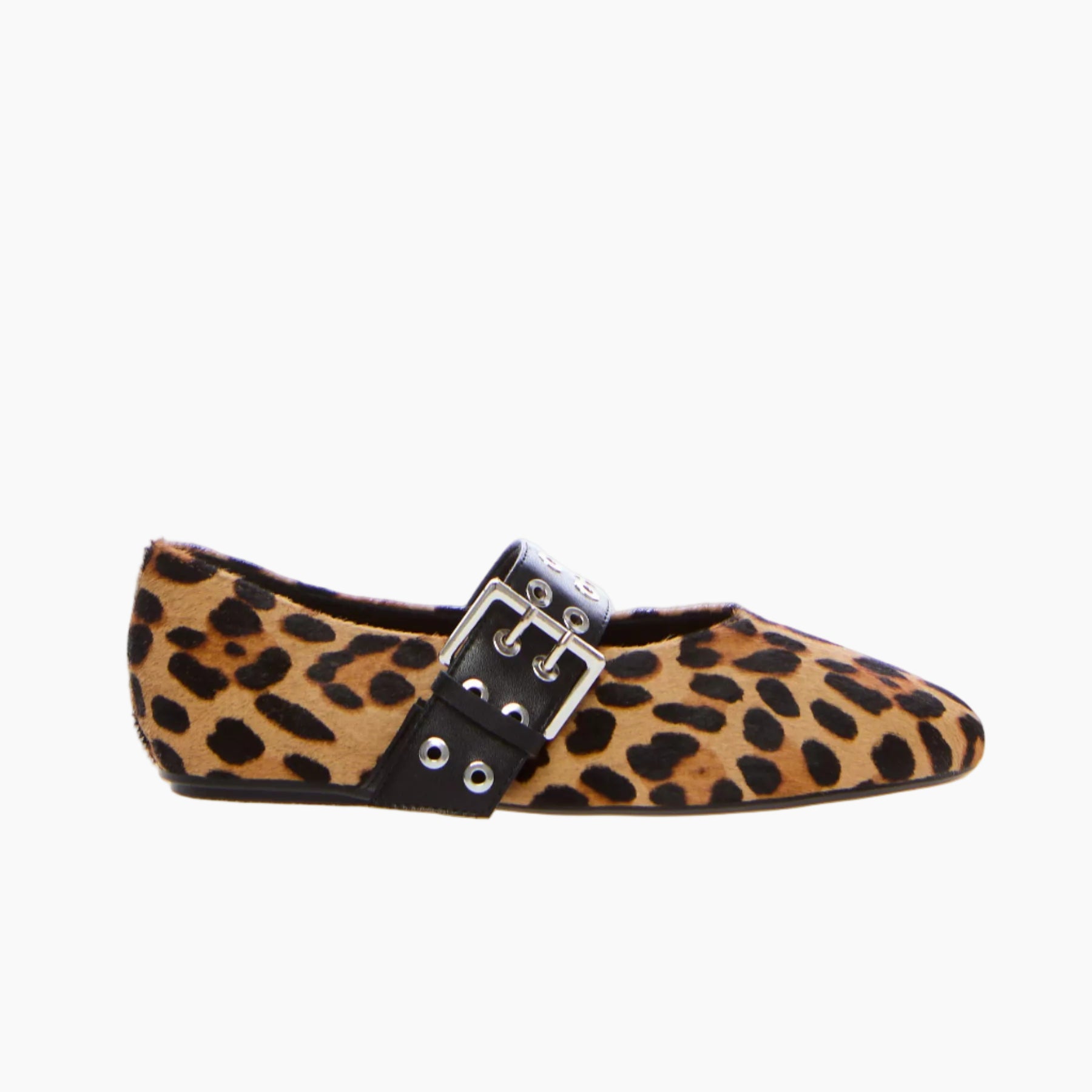 Leopard print flat shoe with a buckle