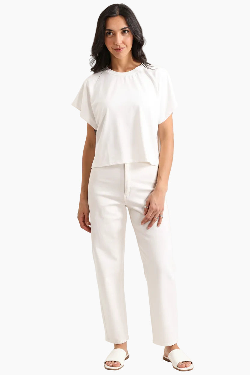 Woman wearing a white blouse and pants