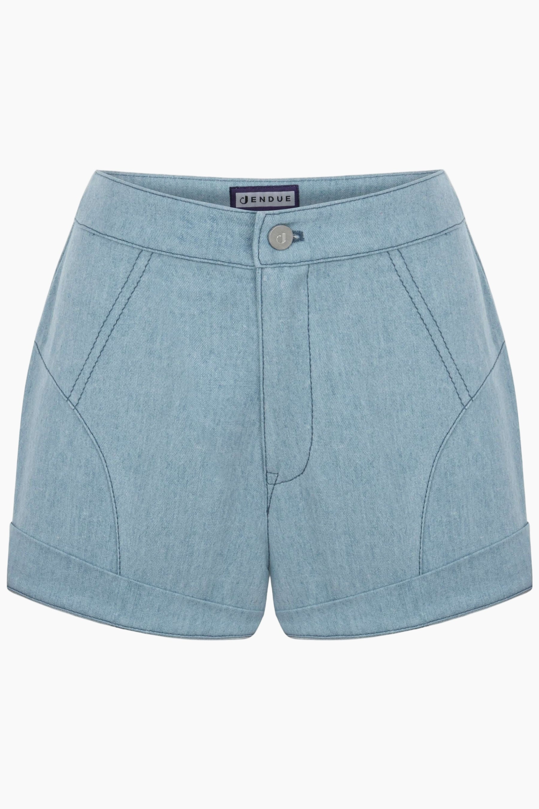 denim short Feature mid-rise belt. It is secured with a metallic button and a zipper fastening.