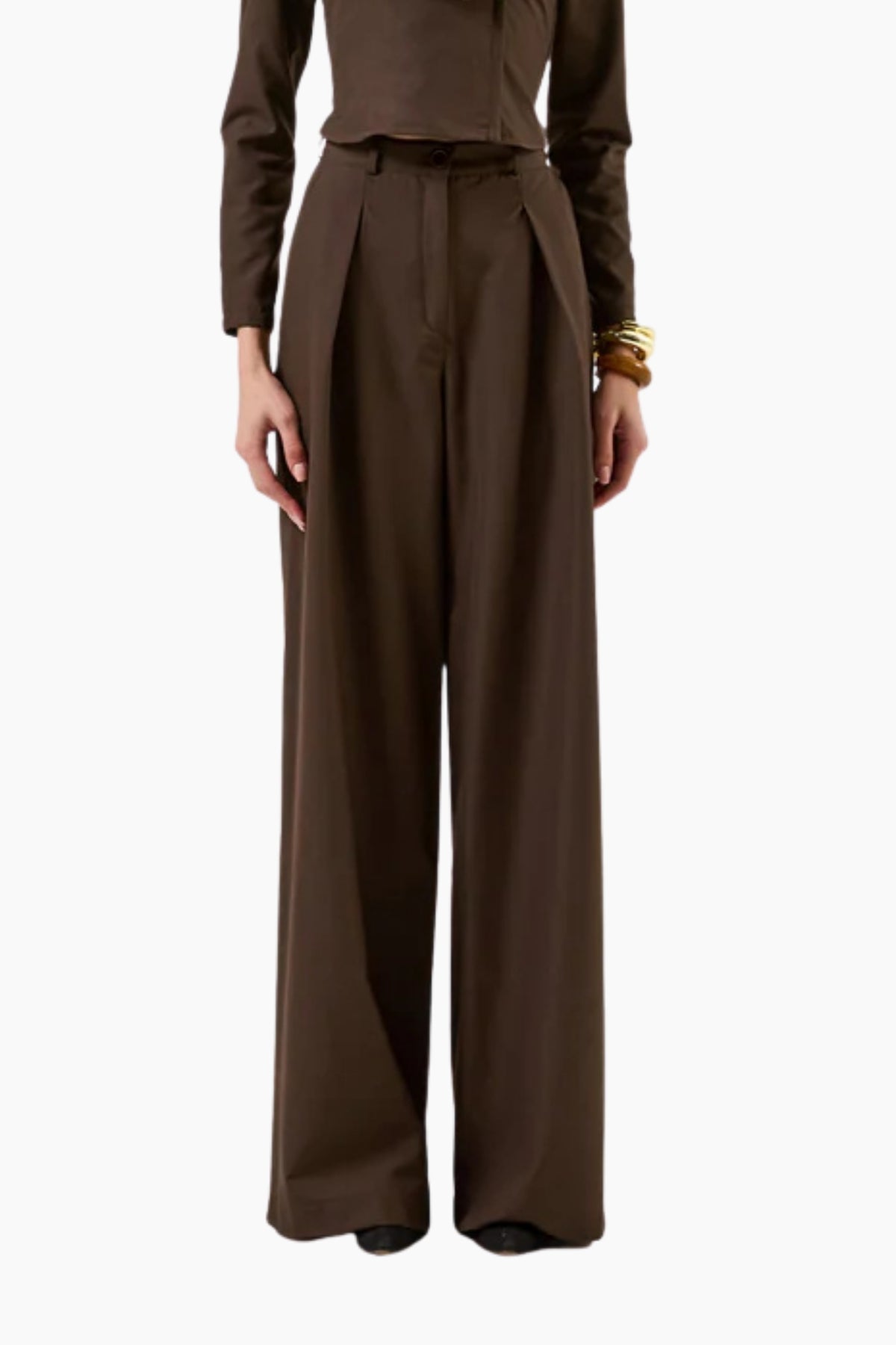 Brown outfit with wide-leg pants and a fitted top