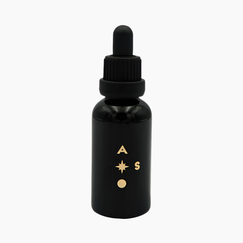 An incredible fragrance cocktail this fragrance where the invigorating citrusy coolness of pomelo meets the spicy edge of pepper and an unexpected green note of tomato leaves.