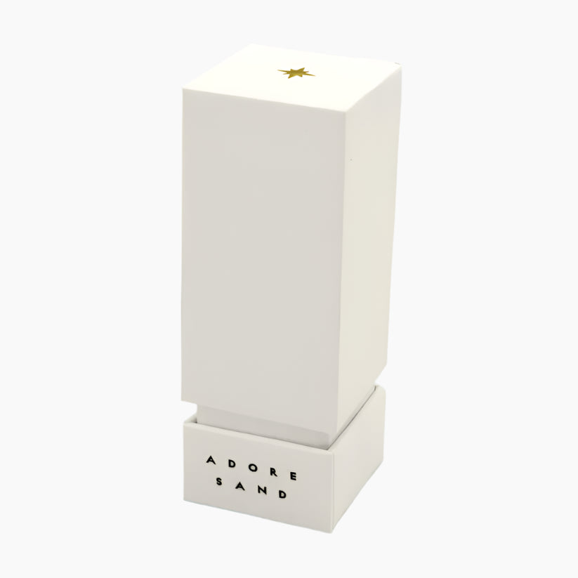 TERRA N2 is a fragrance that opens with the juicy tartness of rhubarb, shifts into the gentle, subtly spicy depth of rock tea in its heart, and finishes with the warm, enveloping touch of cashmere wood at its base.