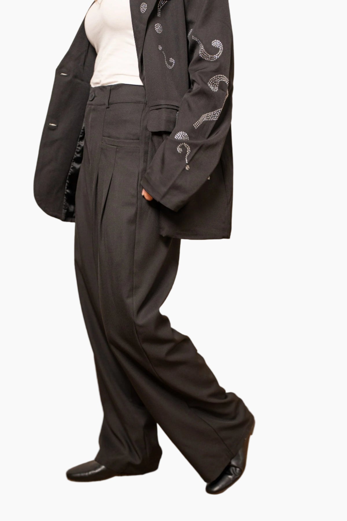 Flowing pants with a wide and elegant cut, brown high waist