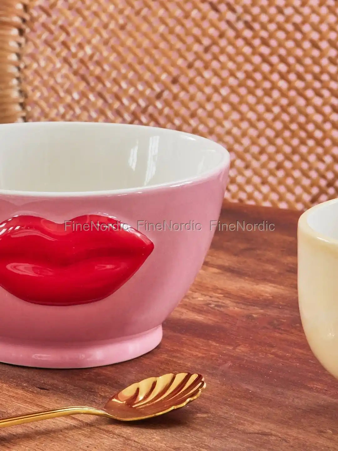 Ceramic Bowl with Embossed Lips - Pink - 600 ml