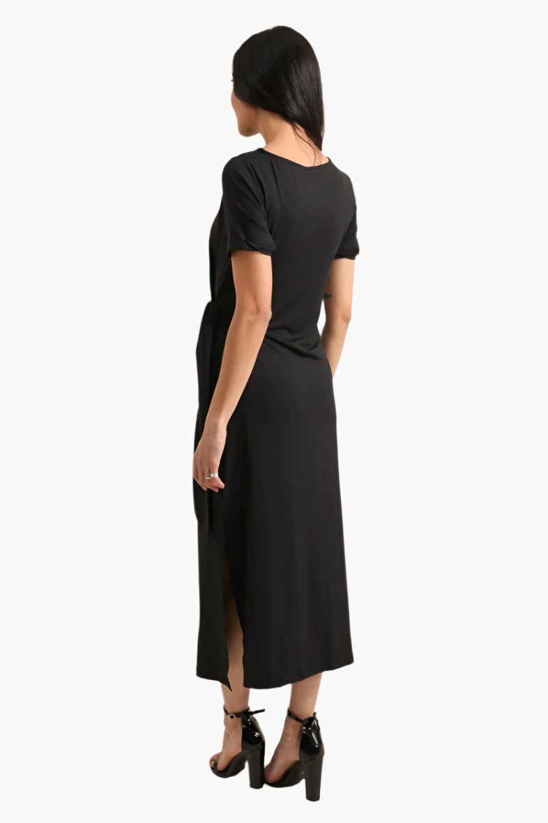Woman wearing a black dress with a slit