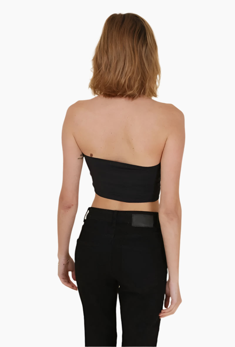 Woman wearing a black strapless top and black pants