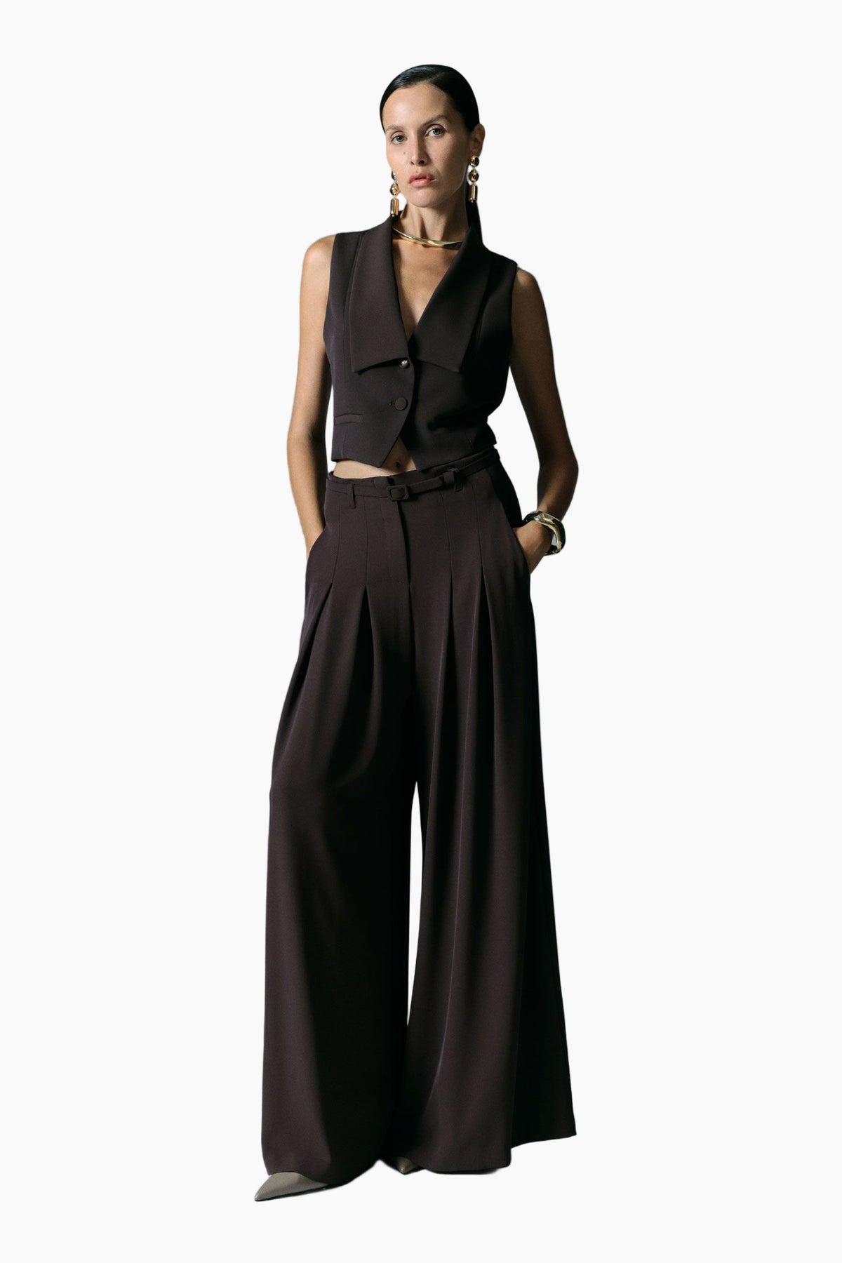 Woman wearing a brown sleeveless top and wide-leg pants 