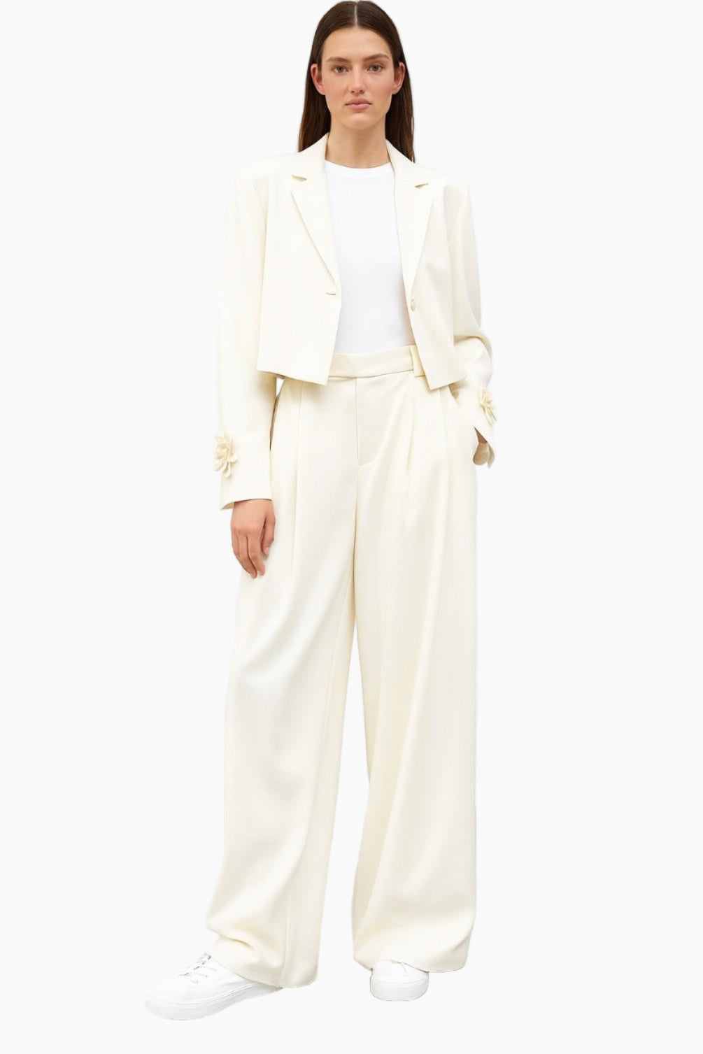 Woman wearing a white suit , wide leg pants and cropped blazer