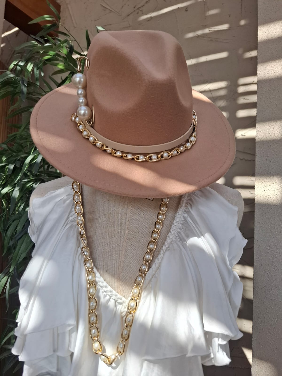 BB Wool hats with chain - Beige with pearl big chain