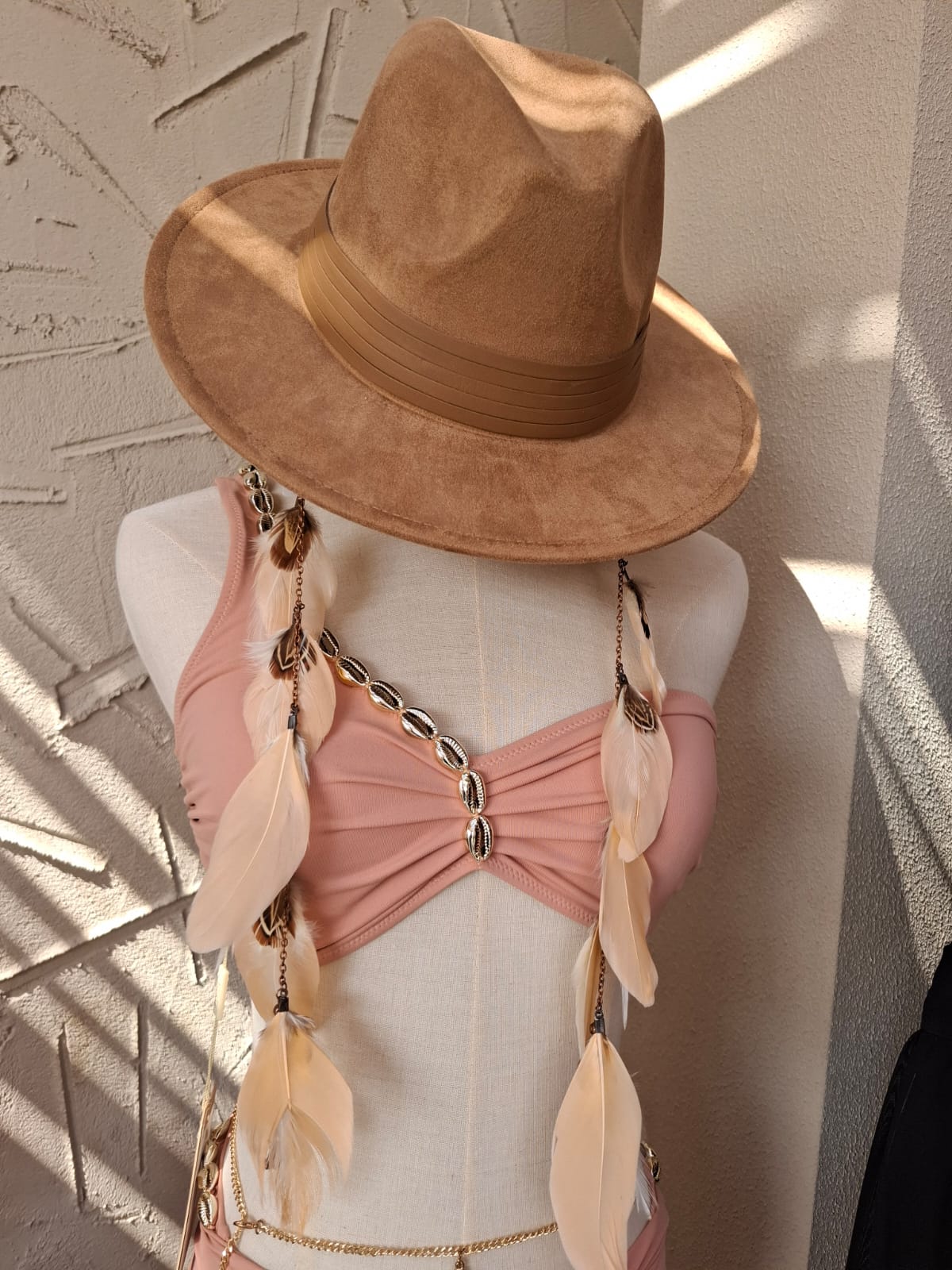 BB Camel hat with feather chains