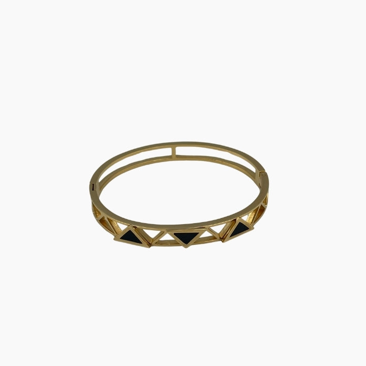 Gold bracelet with geometric design 