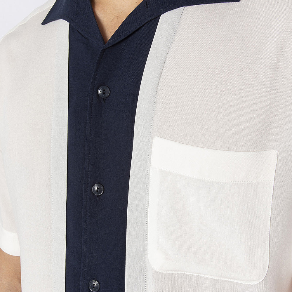 Two-tone flowing shirt with shark neck