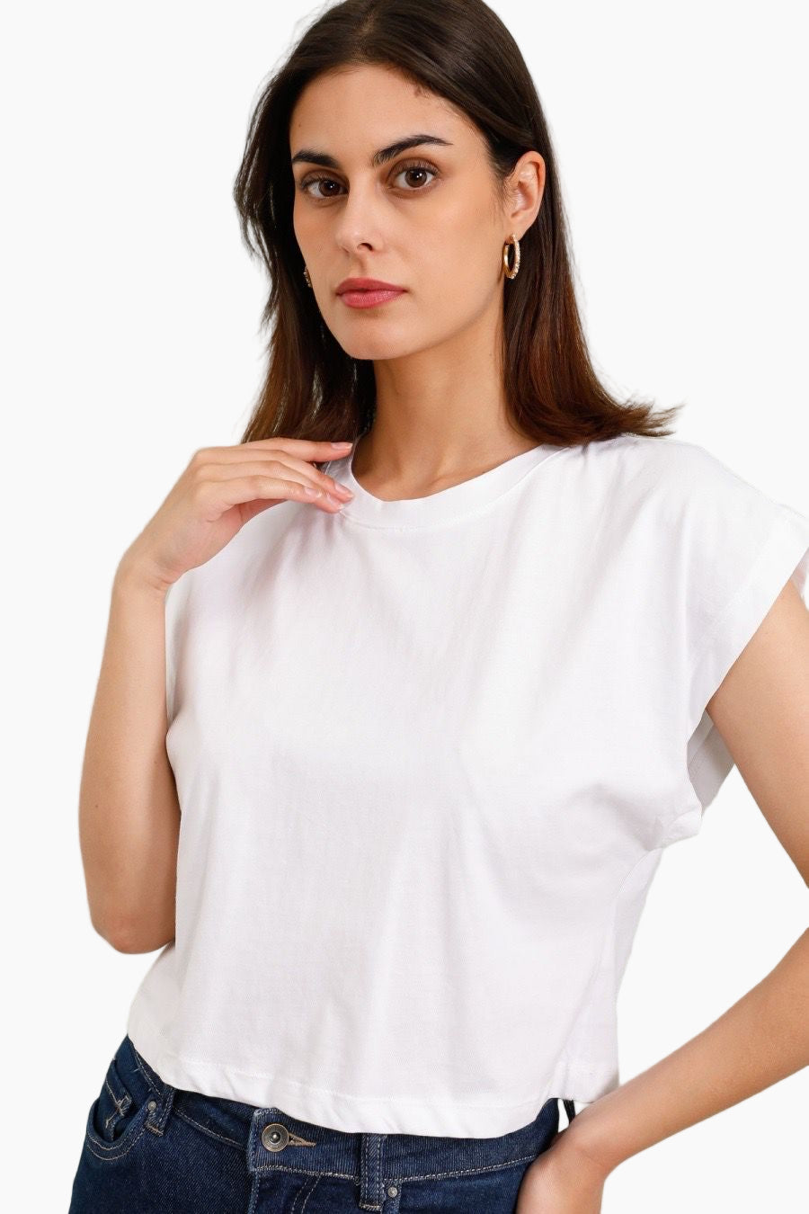 Woman wearing a white t-shirt and blue jeans 