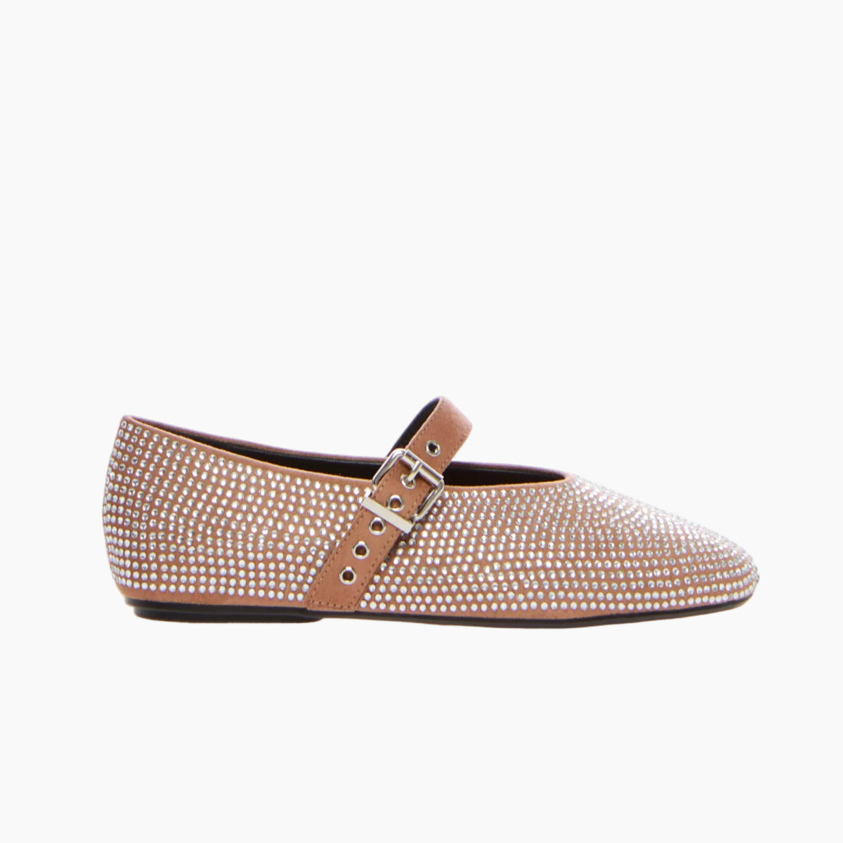 Flat shoe with studded design 
