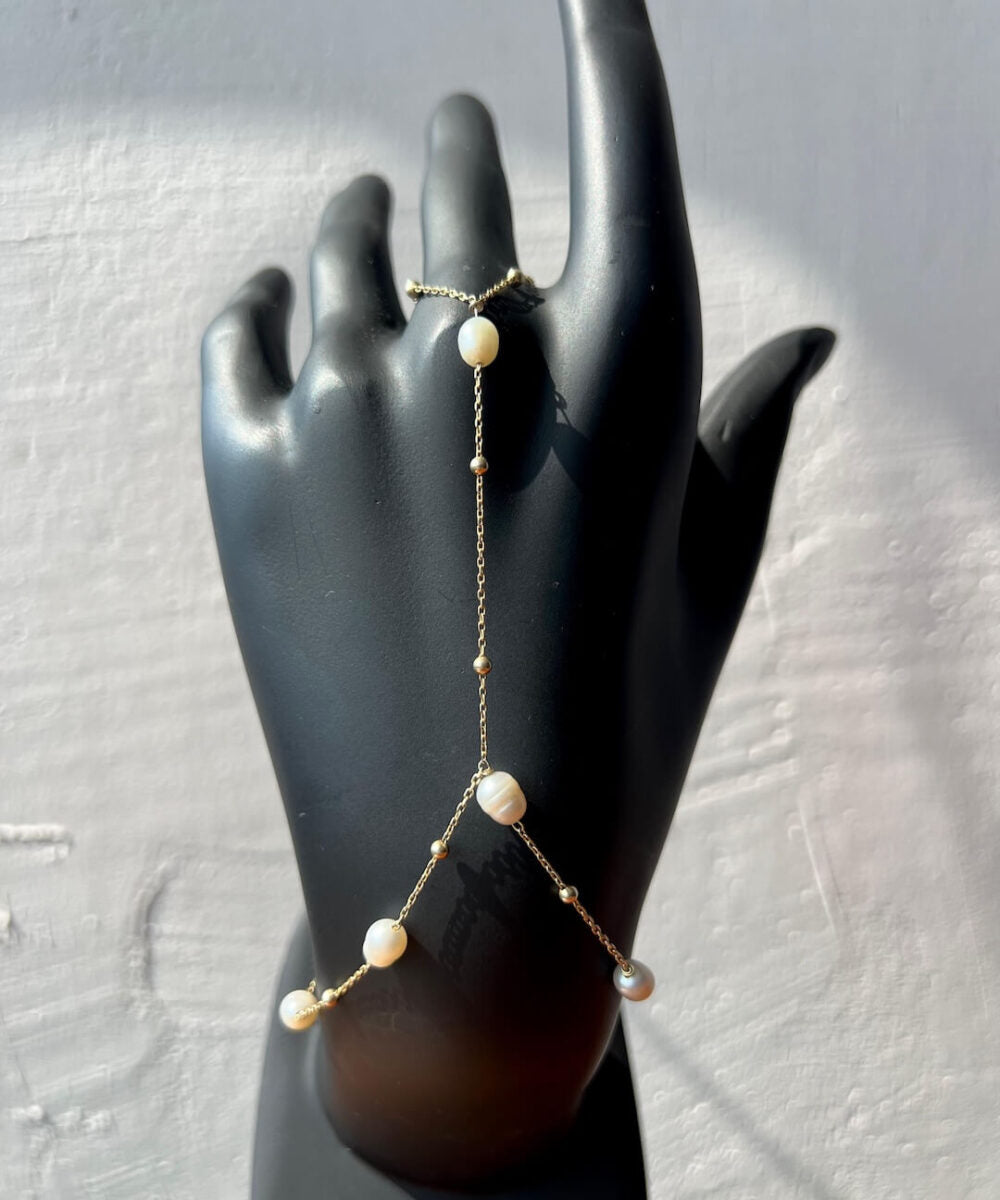 BB Pearl handchain