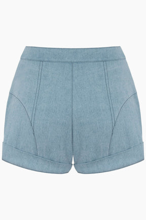 denim short Feature mid-rise belt. It is secured with a metallic button and a zipper fastening.

