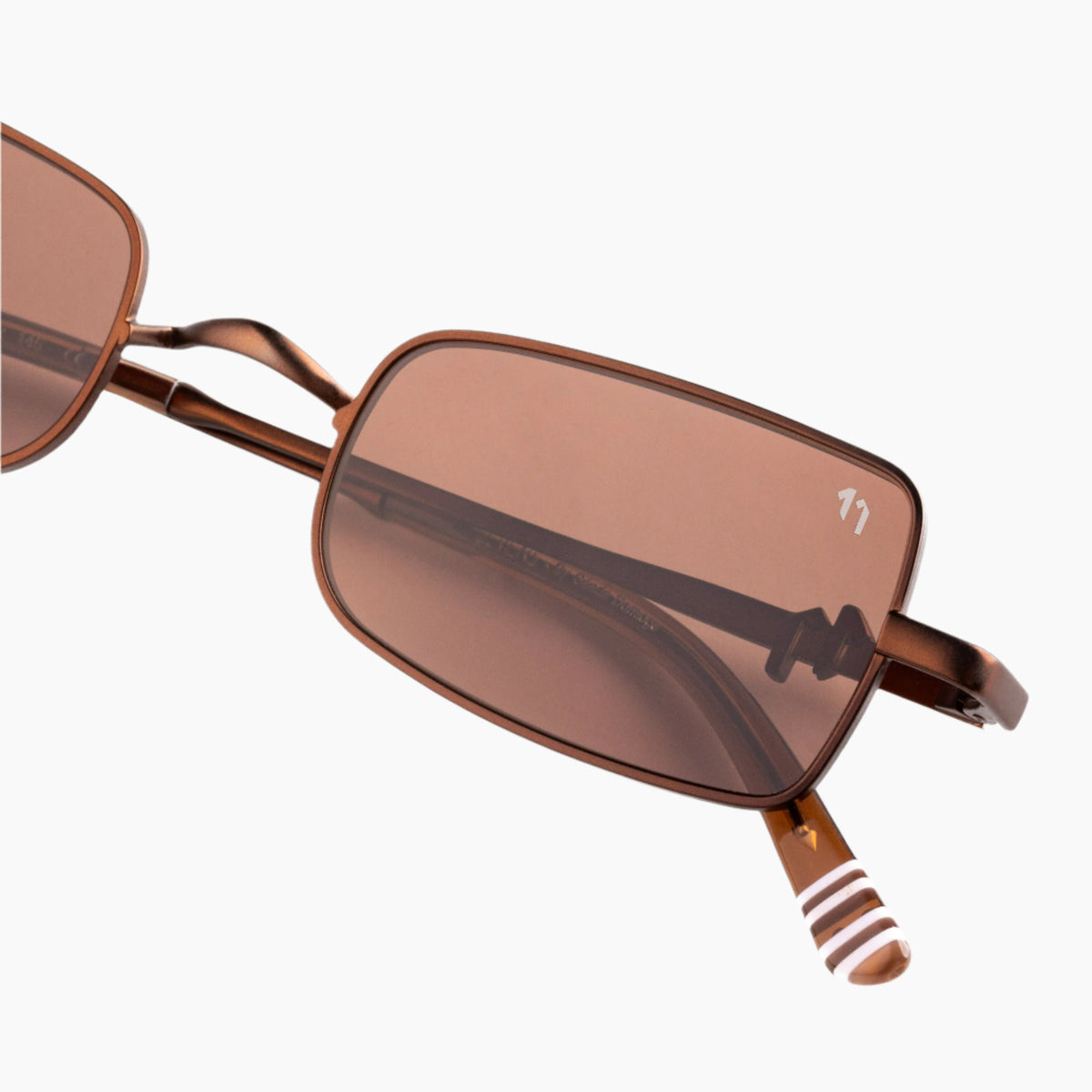 Sunglasses with brown lenses and gold frame 