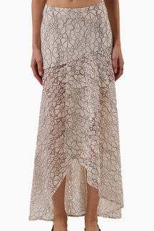 Asymmetrical ankle-length skirt, with an invisible side zipper.