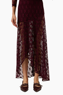 Asymmetrical ankle-length skirt, with an invisible side zipper.