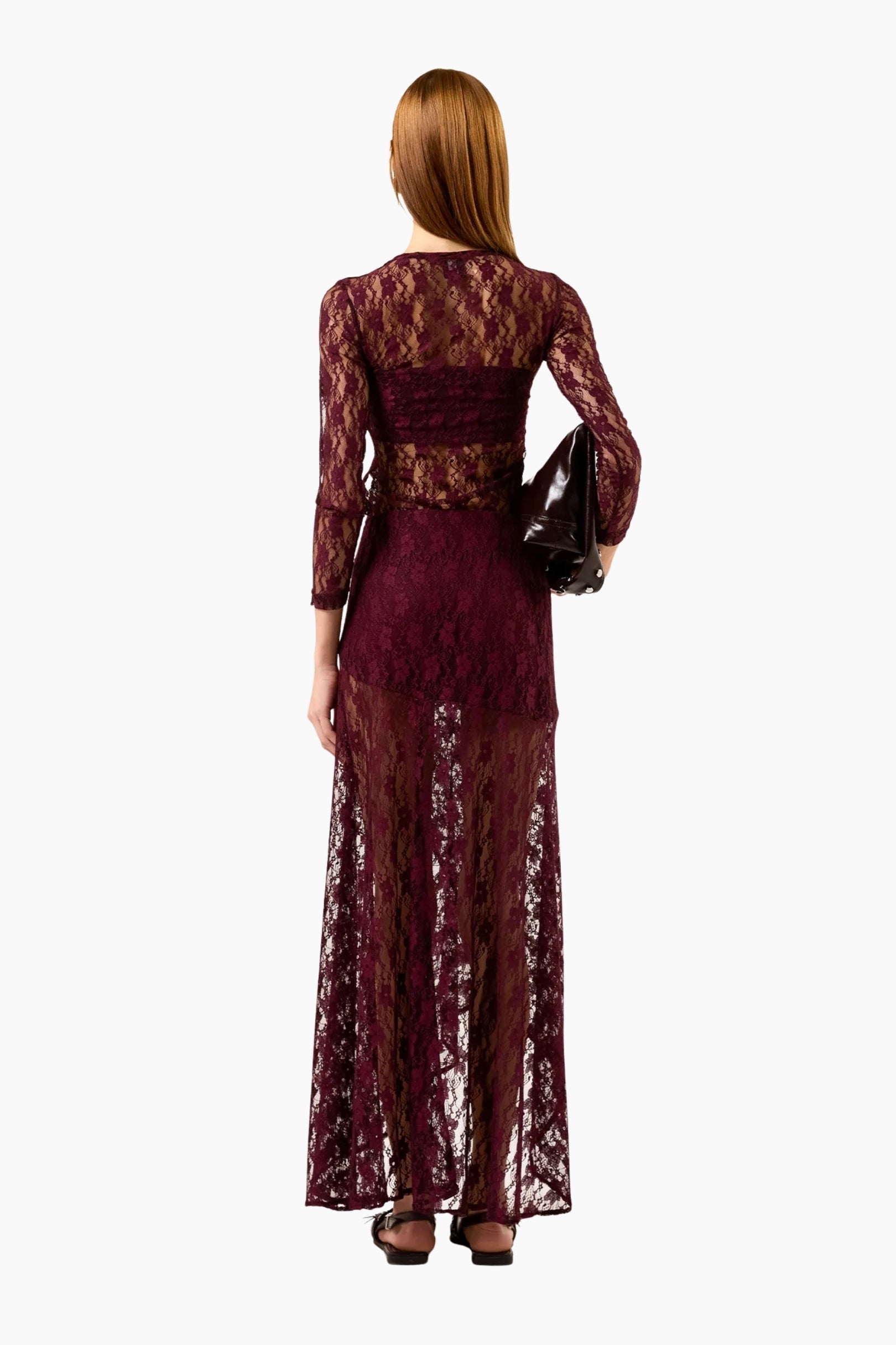 Asymmetrical ankle-length skirt, with an invisible side zipper.