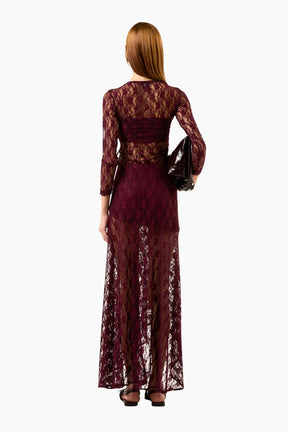 Asymmetrical ankle-length skirt, with an invisible side zipper.