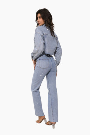 Woman wearing a light blue denim 