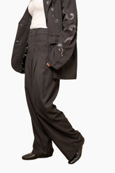 Flowing pants with a wide and elegant cut, brown high waist