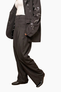 Flowing pants with a wide and elegant cut, brown high waist