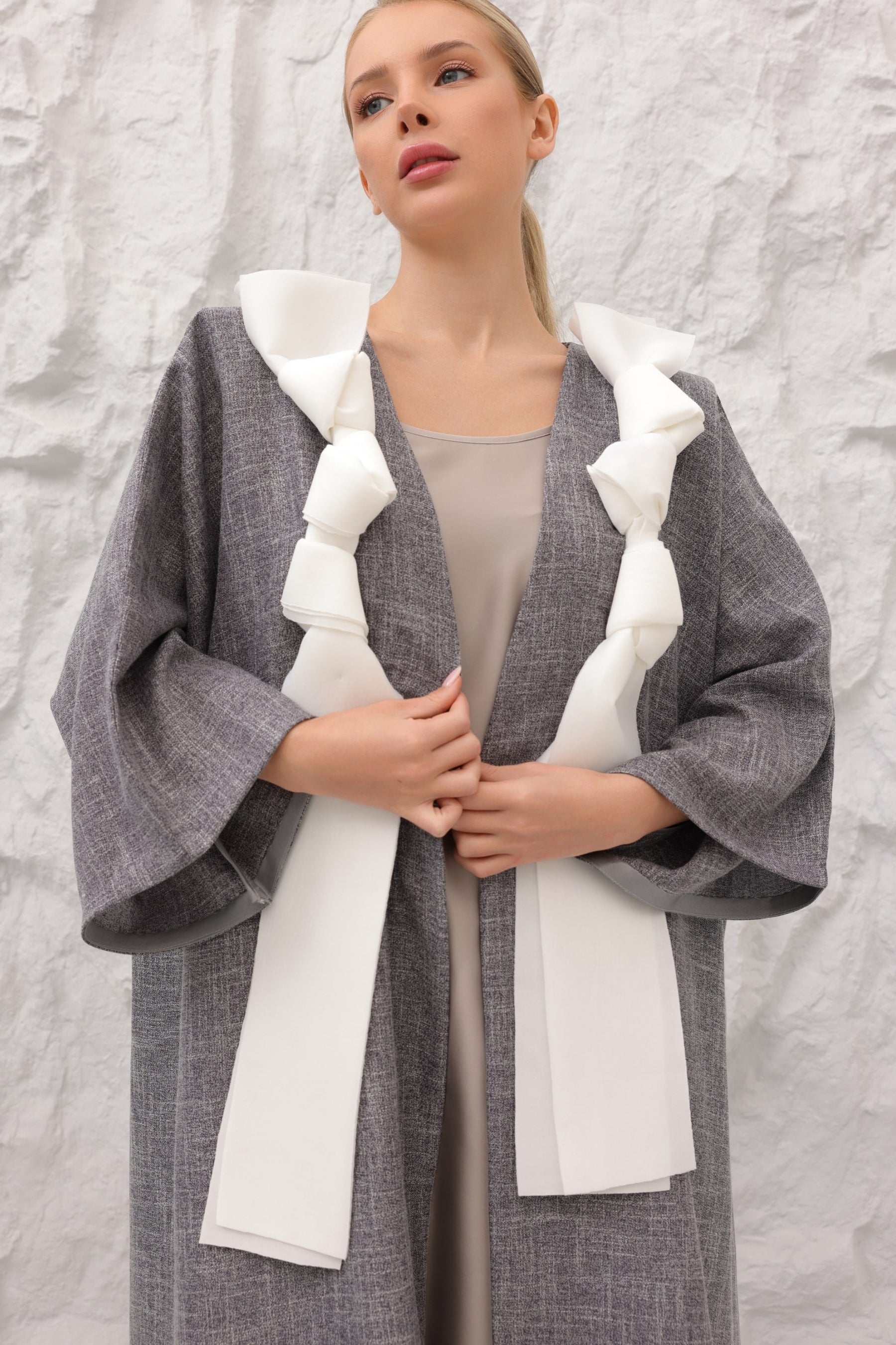 Sculpted Tie Abaya